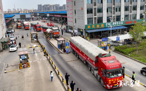 欧亿体育低温雨雪将至 我市“菜篮子”量足价稳(图3)