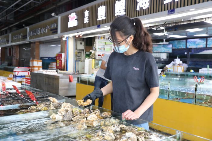 欧亿体育请市民放心！成都两大批发市场日均供应蔬菜16000吨(图5)