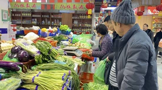 新年临近！乌鲁木齐市米东区节日市场货丰价稳欧亿体育(图1)